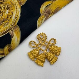 Vintage Tassel Gold Brooch pin